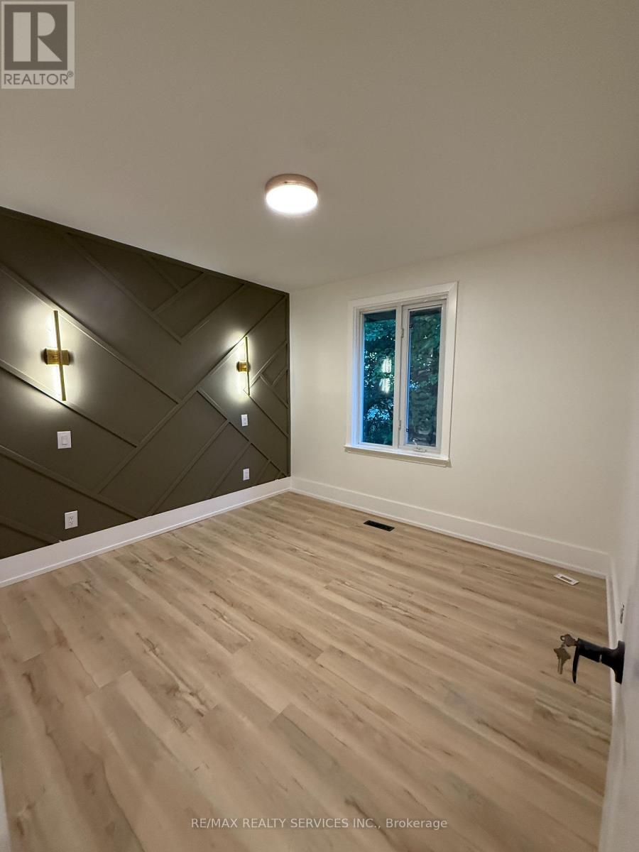 598 Wildwood Drive, Oakville, Ontario  L6K 1V3 - Photo 7 - W12458832