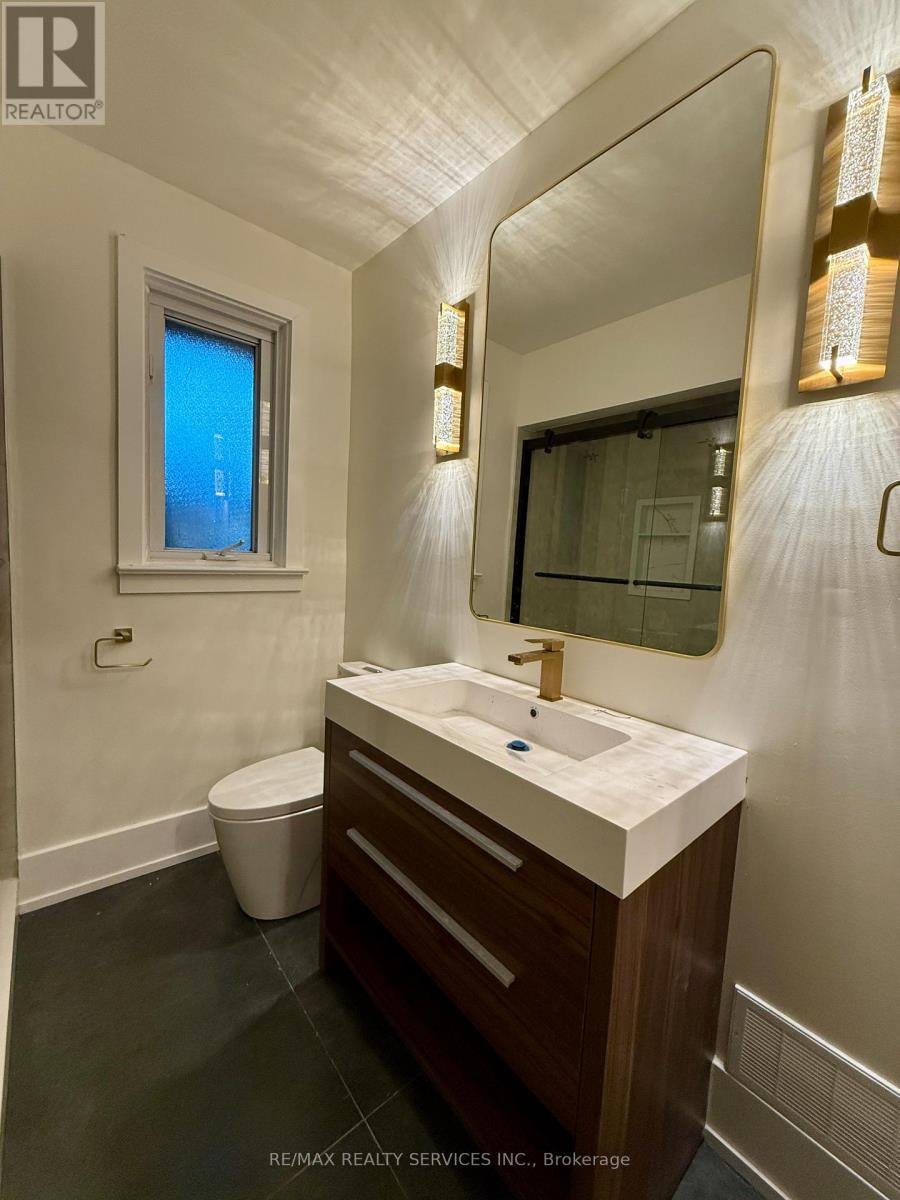 598 Wildwood Drive, Oakville, Ontario  L6K 1V3 - Photo 9 - W12458832