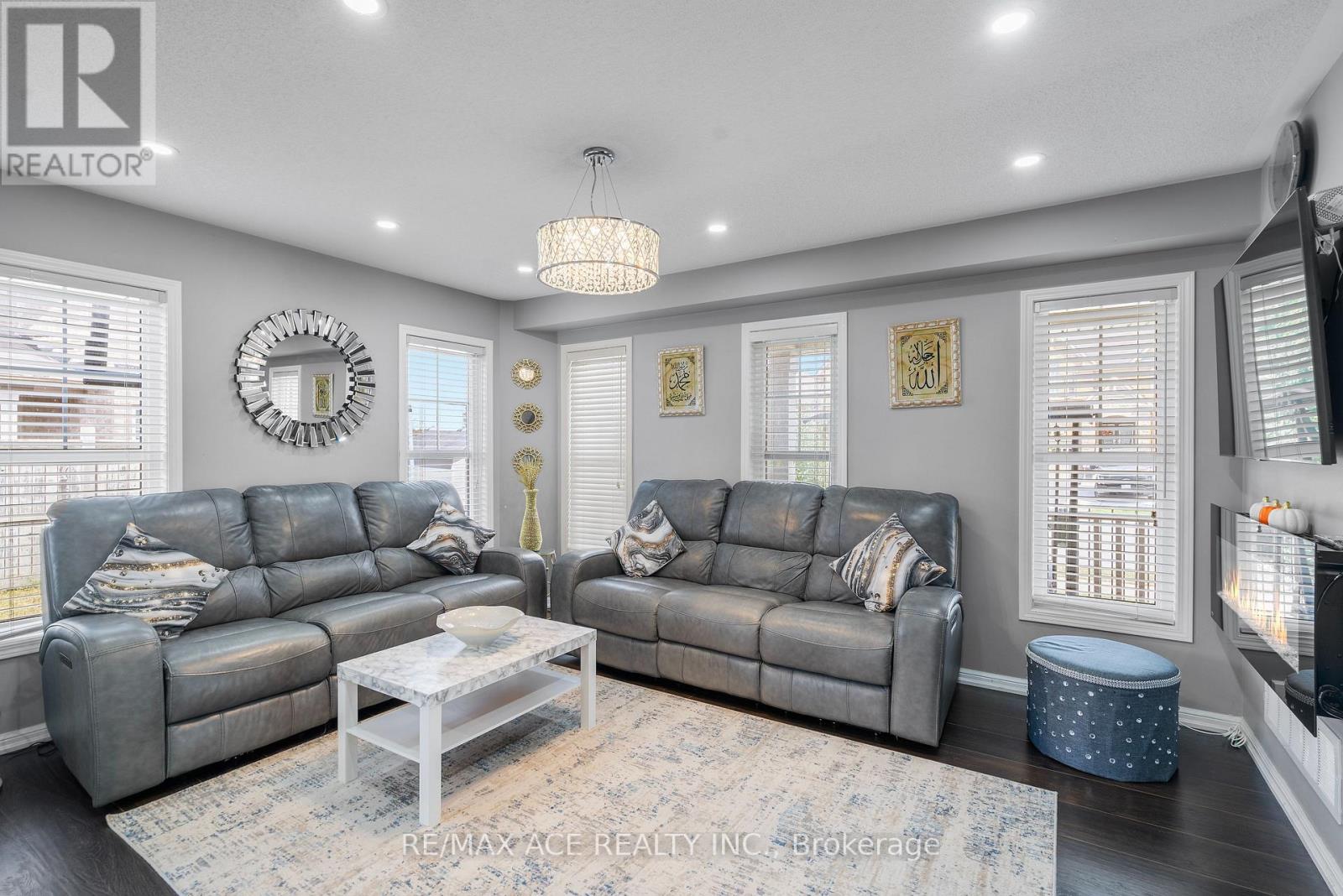 22 Apple Valley Way, Brampton, Ontario  L6P 0W4 - Photo 6 - W12458840
