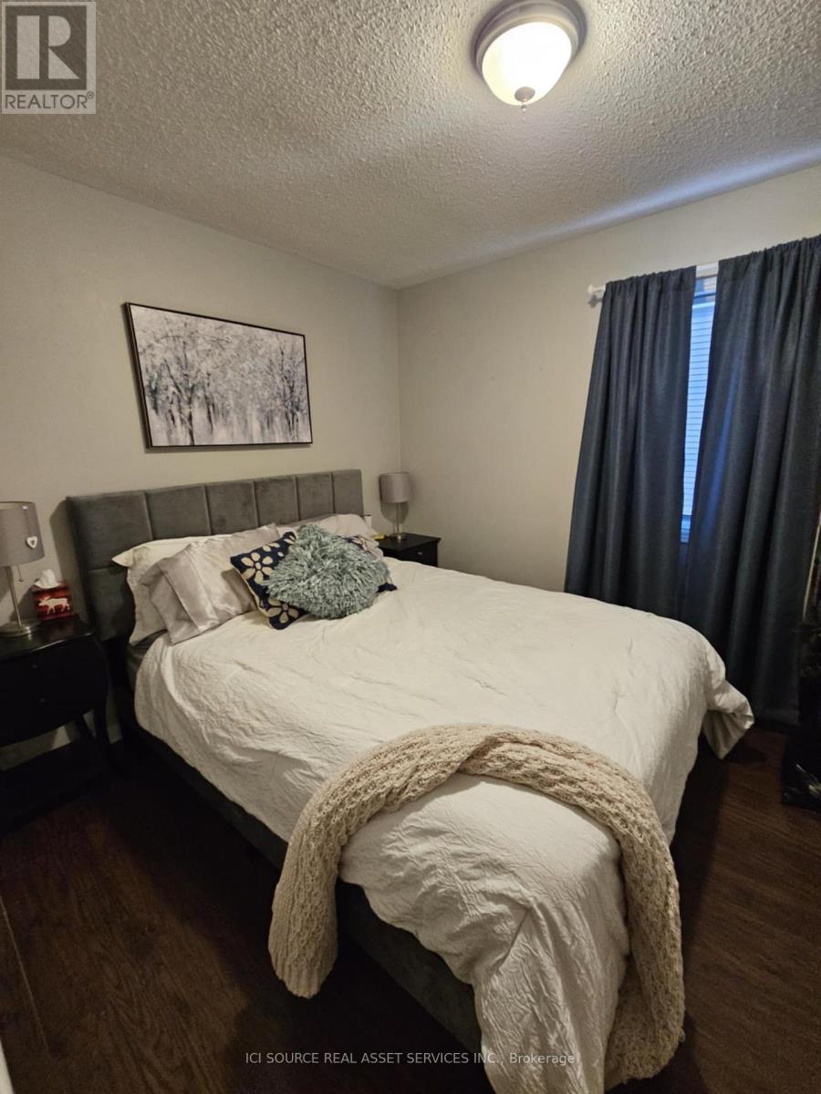 104 Rockhaven Lane, Hamilton, Ontario  L0R 2H6 - Photo 11 - X12458834