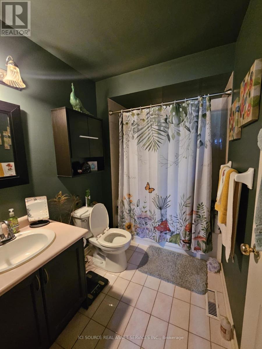 104 Rockhaven Lane, Hamilton, Ontario  L0R 2H6 - Photo 13 - X12458834