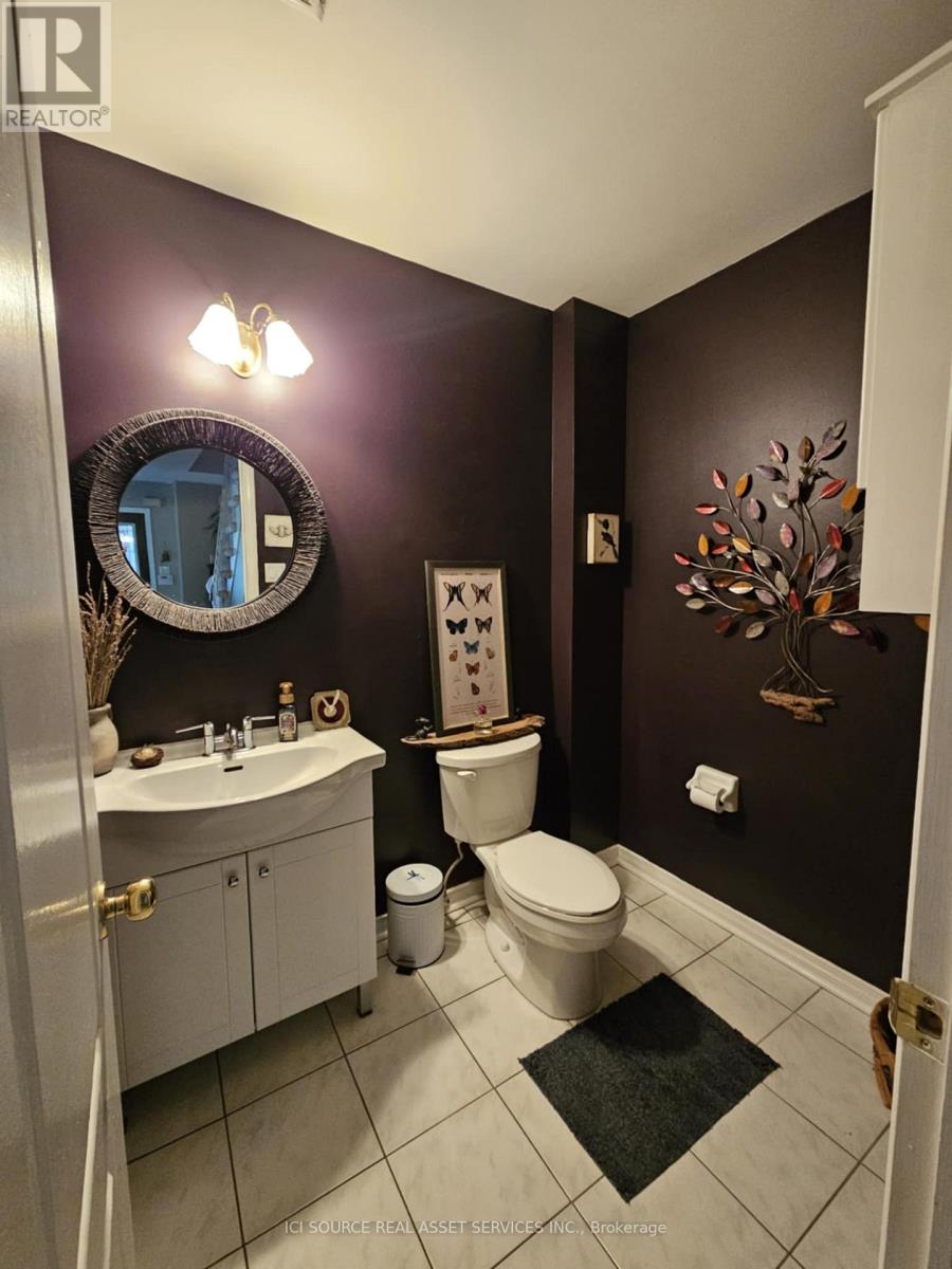104 Rockhaven Lane, Hamilton, Ontario  L0R 2H6 - Photo 14 - X12458834