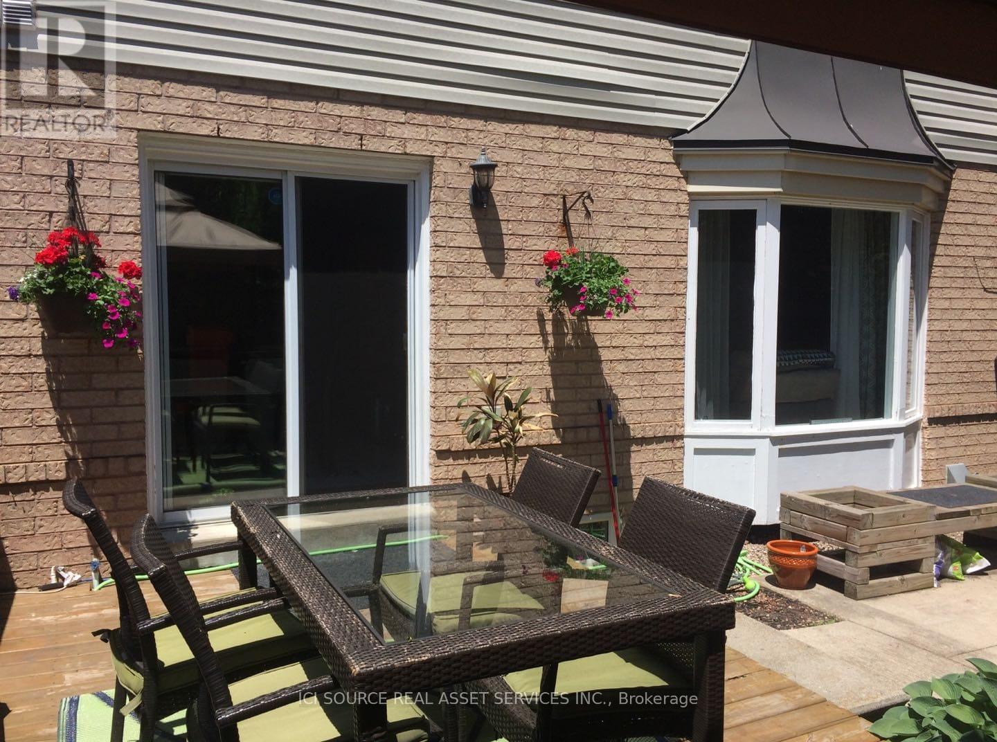 104 Rockhaven Lane, Hamilton, Ontario  L0R 2H6 - Photo 17 - X12458834