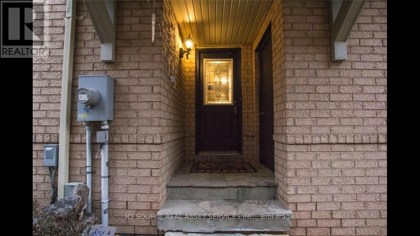 104 Rockhaven Lane, Hamilton, Ontario  L0R 2H6 - Photo 2 - X12458834