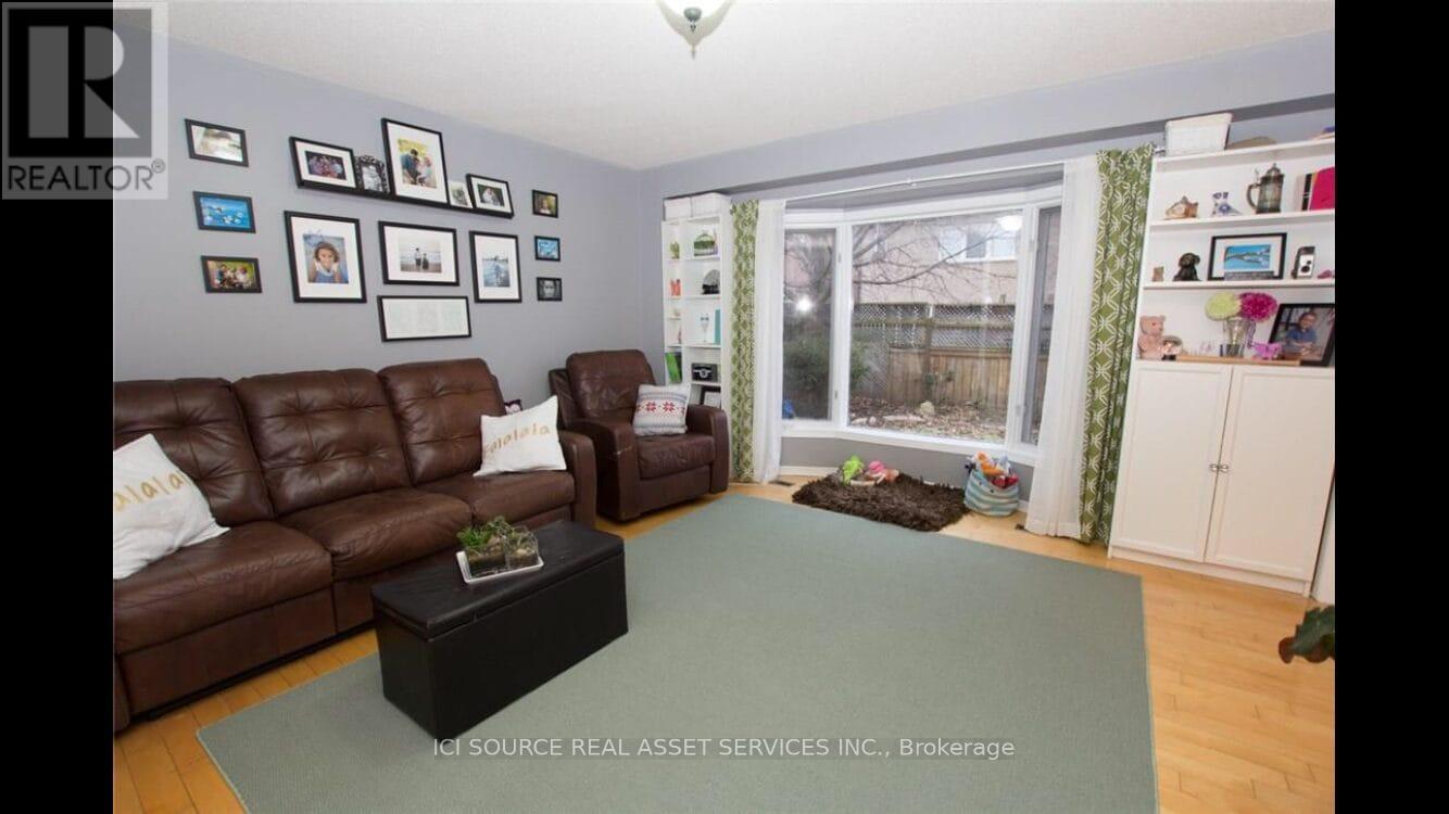 104 Rockhaven Lane, Hamilton, Ontario  L0R 2H6 - Photo 3 - X12458834