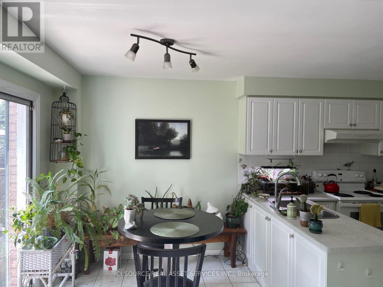 104 Rockhaven Lane, Hamilton, Ontario  L0R 2H6 - Photo 7 - X12458834