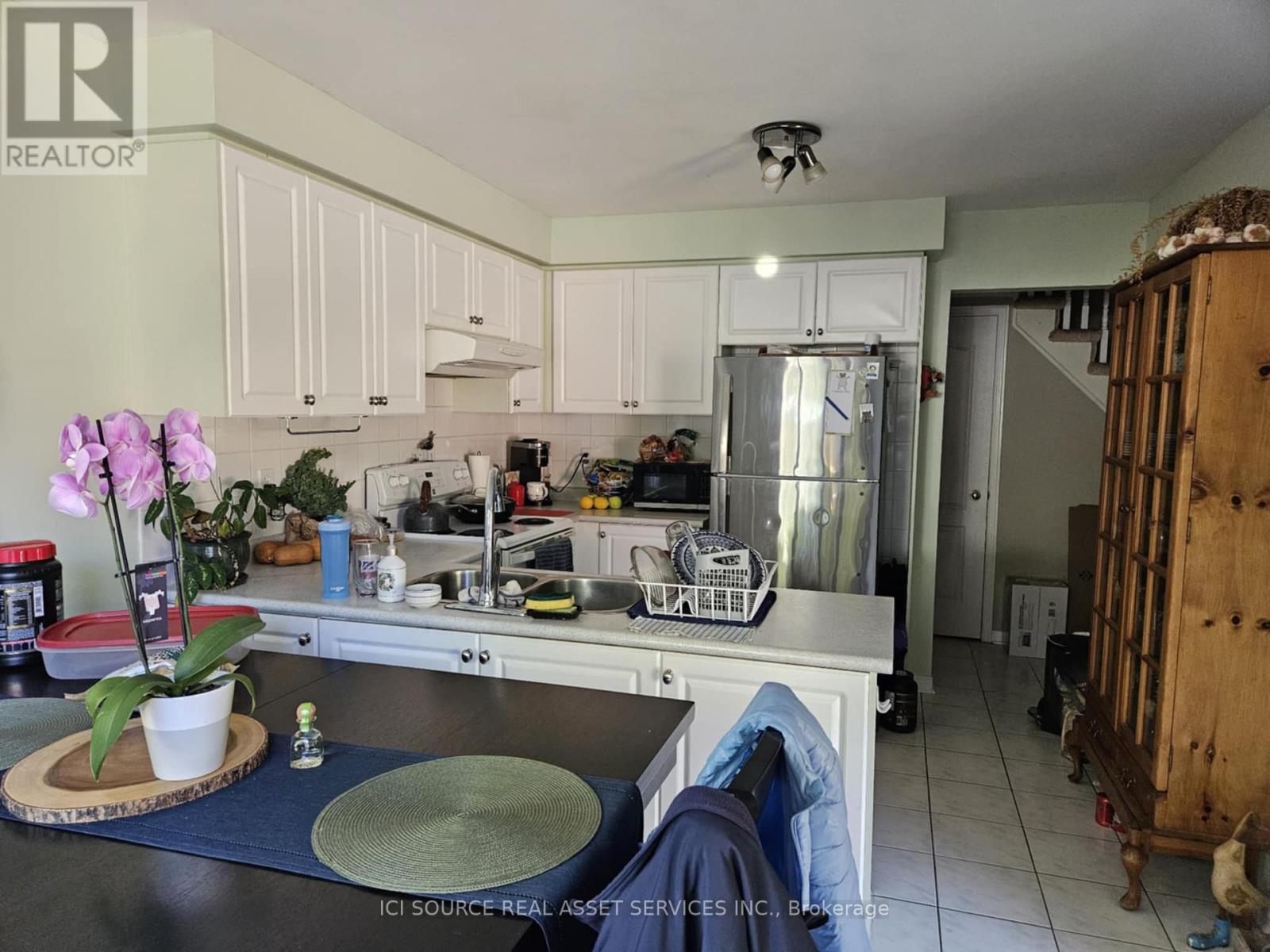 104 Rockhaven Lane, Hamilton, Ontario  L0R 2H6 - Photo 8 - X12458834