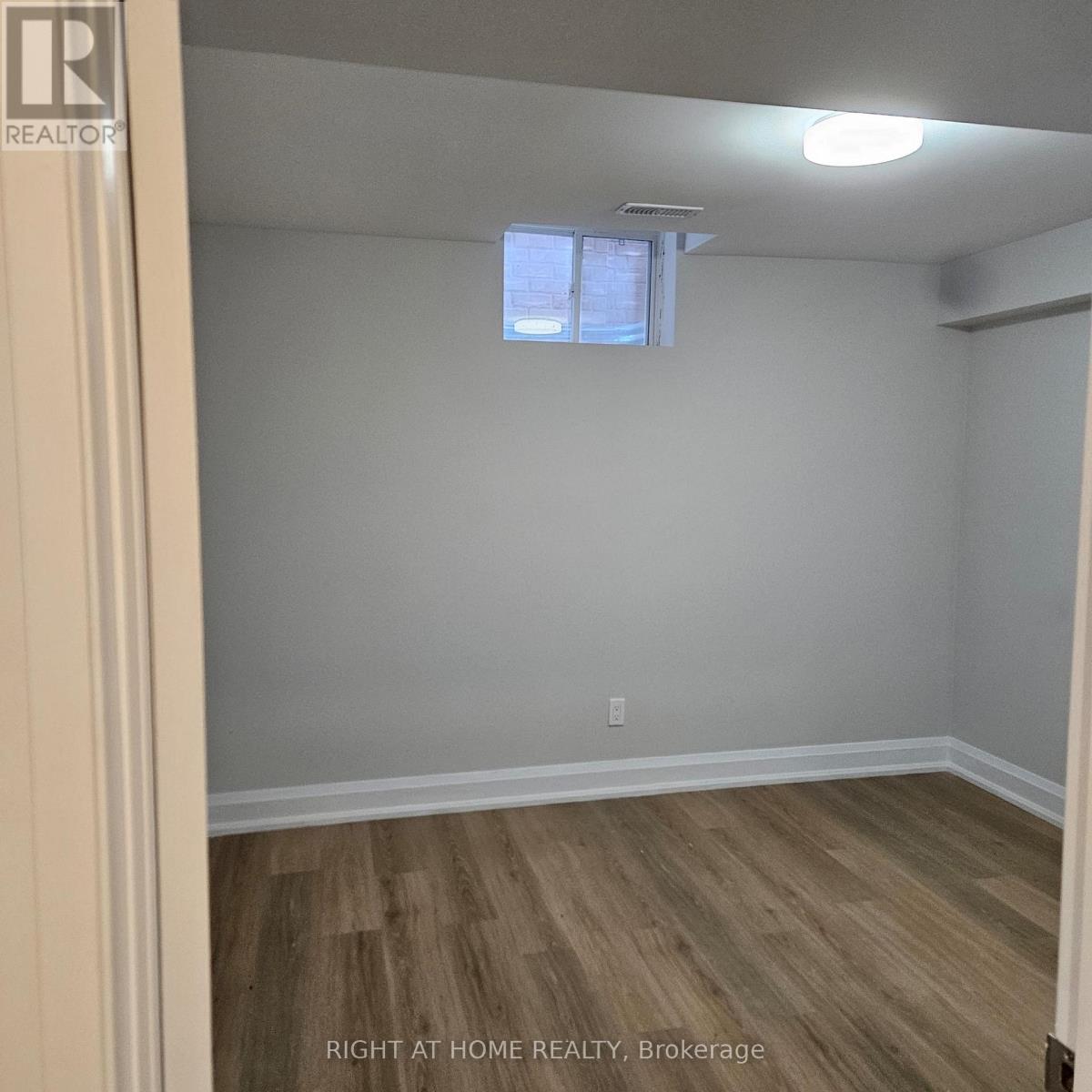 70 Hardgate Crescent, Brampton, Ontario  L7A 3V7 - Photo 2 - W12458850
