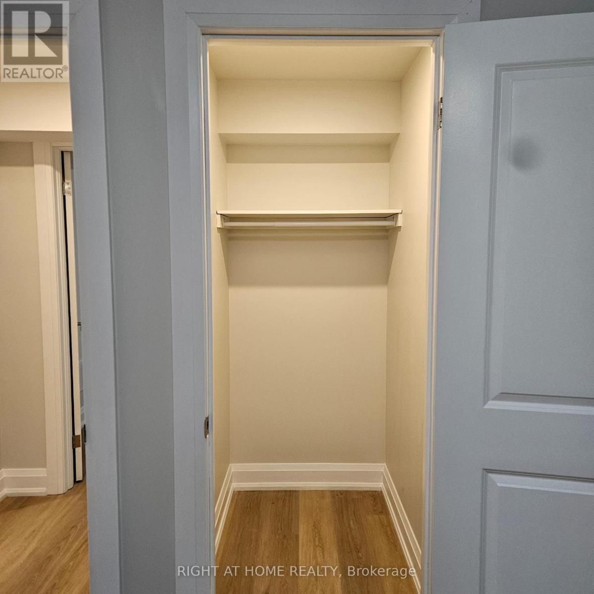 70 Hardgate Crescent, Brampton, Ontario  L7A 3V7 - Photo 4 - W12458850