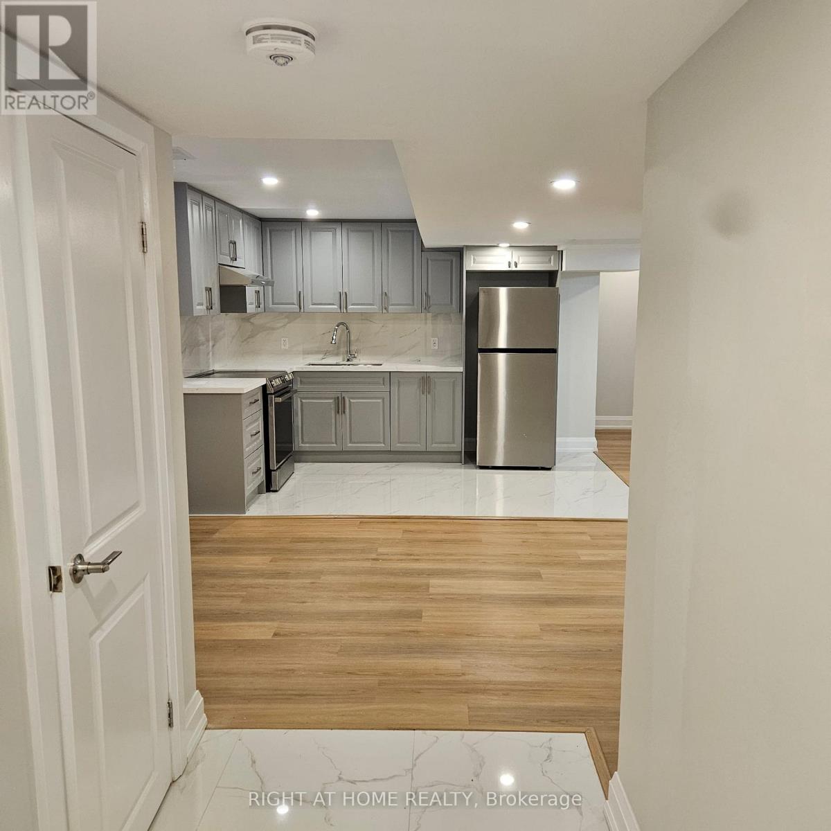 70 Hardgate Crescent, Brampton, Ontario  L7A 3V7 - Photo 6 - W12458850