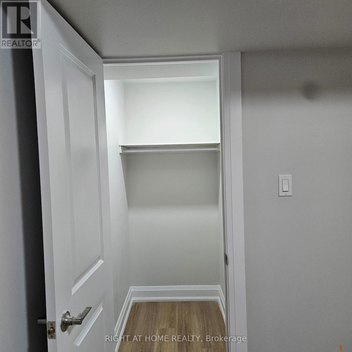 70 Hardgate Crescent, Brampton, Ontario  L7A 3V7 - Photo 7 - W12458850