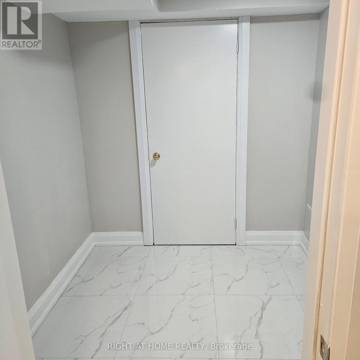 70 Hardgate Crescent, Brampton, Ontario  L7A 3V7 - Photo 8 - W12458850