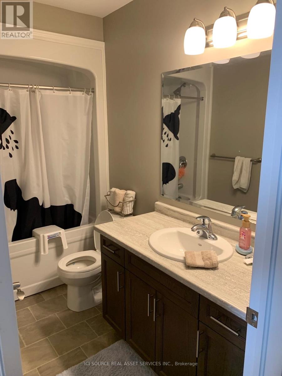 85 - 1061 Eagletrace Drive, London North, Ontario  N6G 0T3 - Photo 4 - X12458851