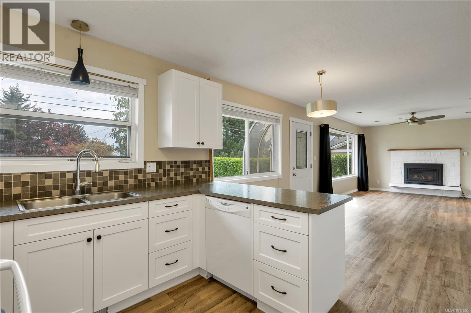 736 Nancy Greene Dr, Campbell River, British Columbia  V9W 2A6 - Photo 4 - 1017205