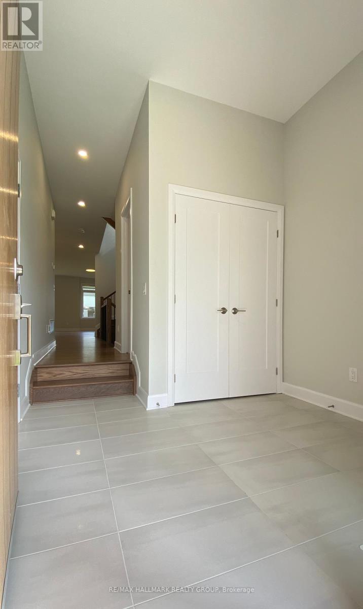 1308 Whitlow Grass Way, Ottawa, Ontario  K2W 0N5 - Photo 4 - X12458882