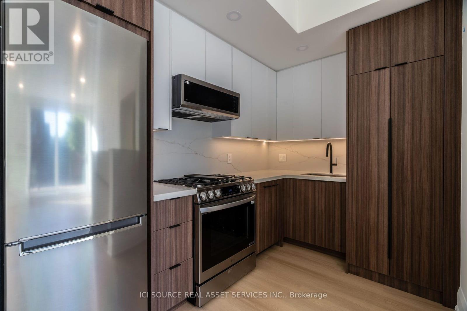 2 - 328 Shaw Street, Toronto, Ontario  M6J 2X2 - Photo 8 - C12458873