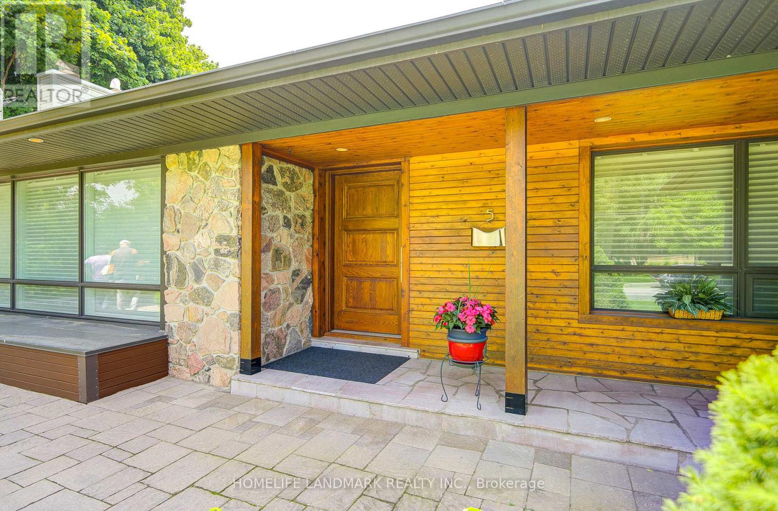 5 Sulgrave Crescent, Toronto, Ontario  M2L 1W5 - Photo 3 - C12458880