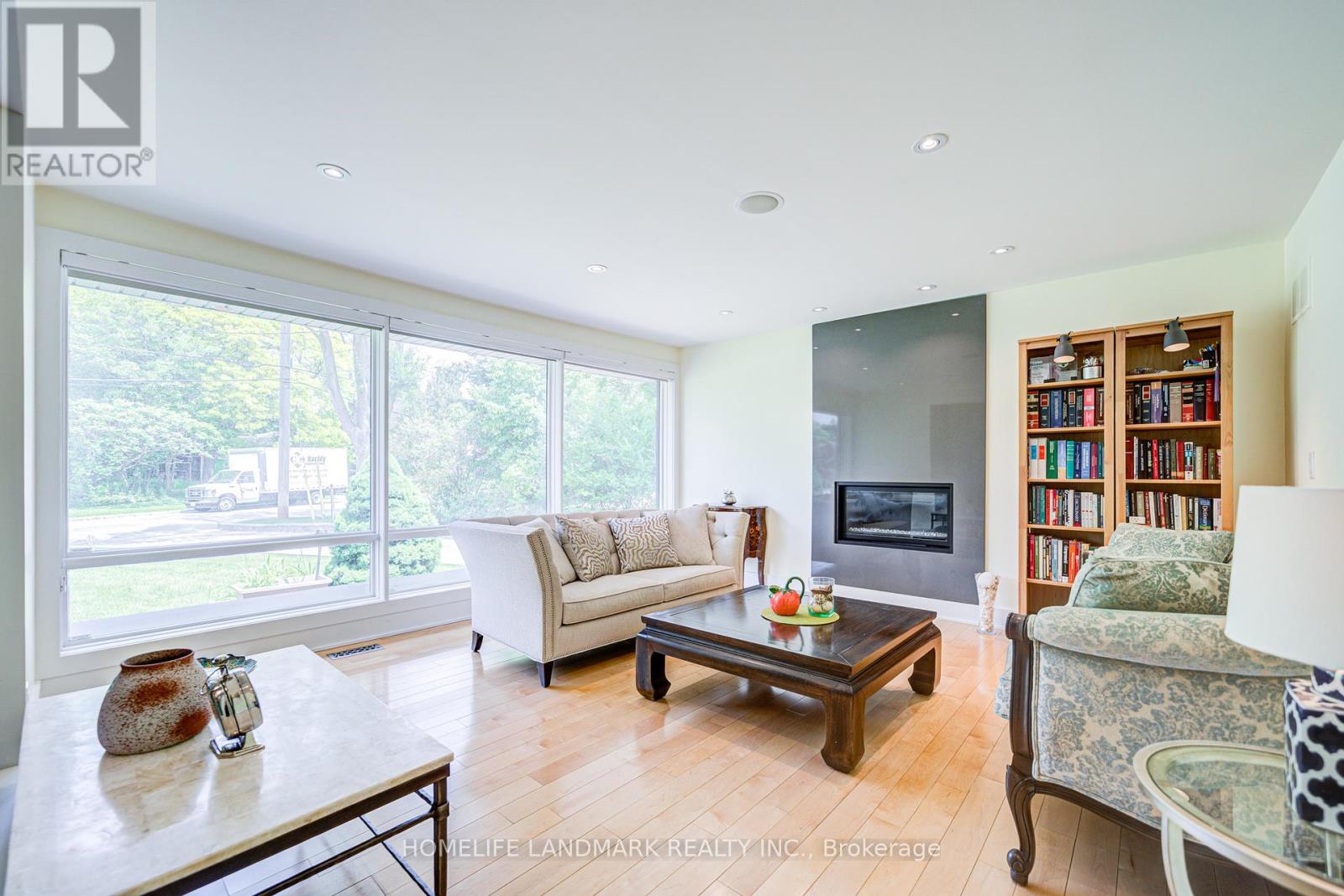 5 Sulgrave Crescent, Toronto, Ontario  M2L 1W5 - Photo 4 - C12458880