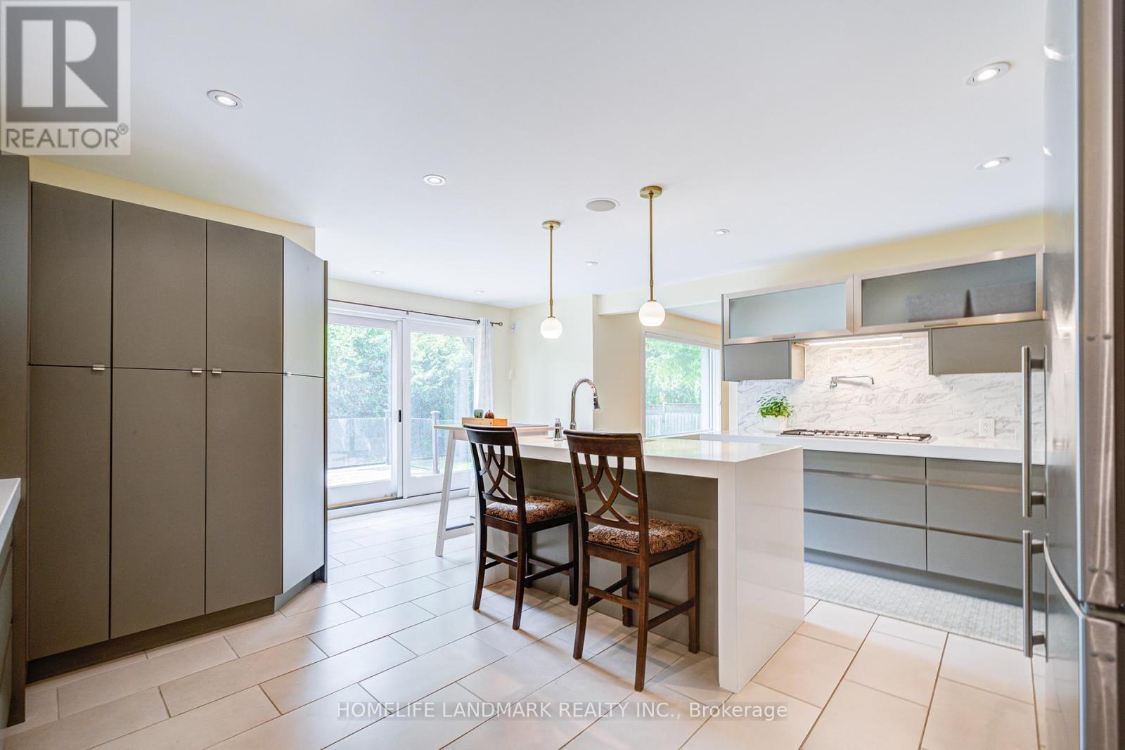 5 Sulgrave Crescent, Toronto, Ontario  M2L 1W5 - Photo 7 - C12458880
