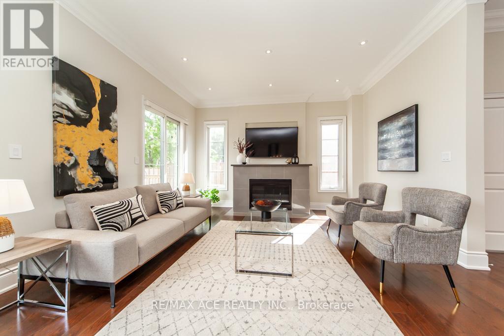 11 Ashdean Drive, Toronto, Ontario  M1P 1E4 - Photo 9 - E12458885
