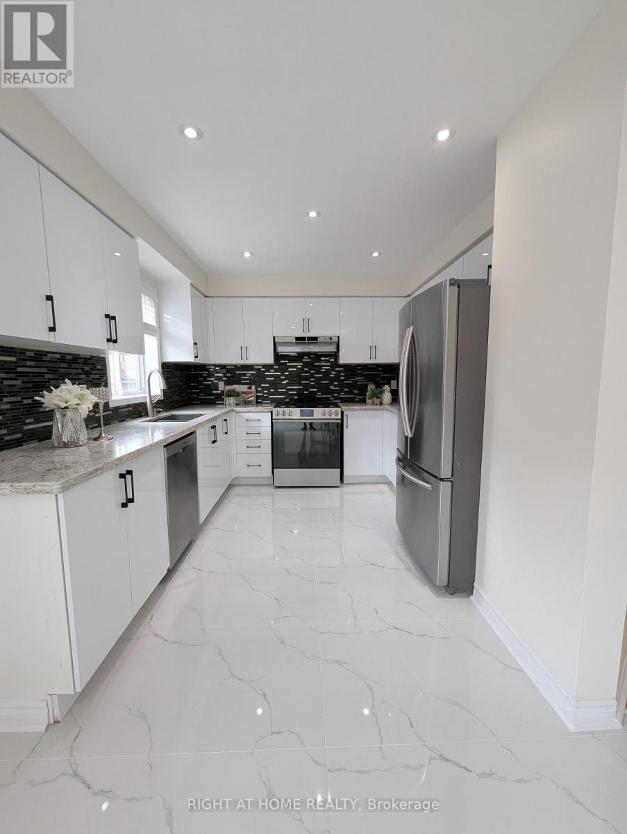 158 Hollywood Hill Circle, Vaughan, Ontario  L4H 2P2 - Photo 5 - N12458869