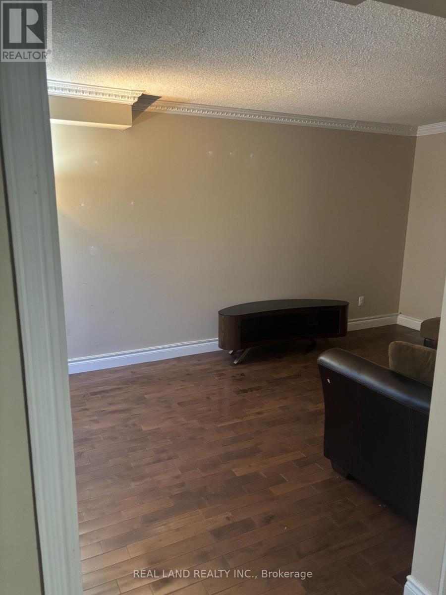 40 Burnhope Drive, Brampton, Ontario  L6X 3R7 - Photo 3 - W12458871