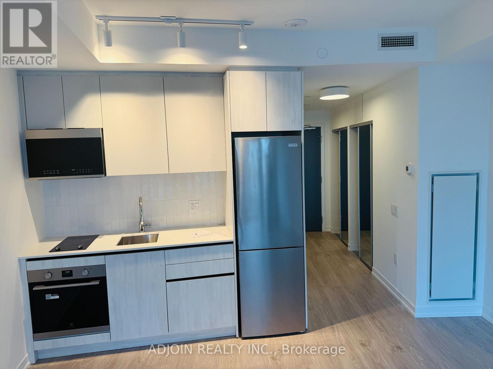 612 - 2485 Eglinton Avenue, Mississauga, Ontario  L5M 2V8 - Photo 4 - W12458876