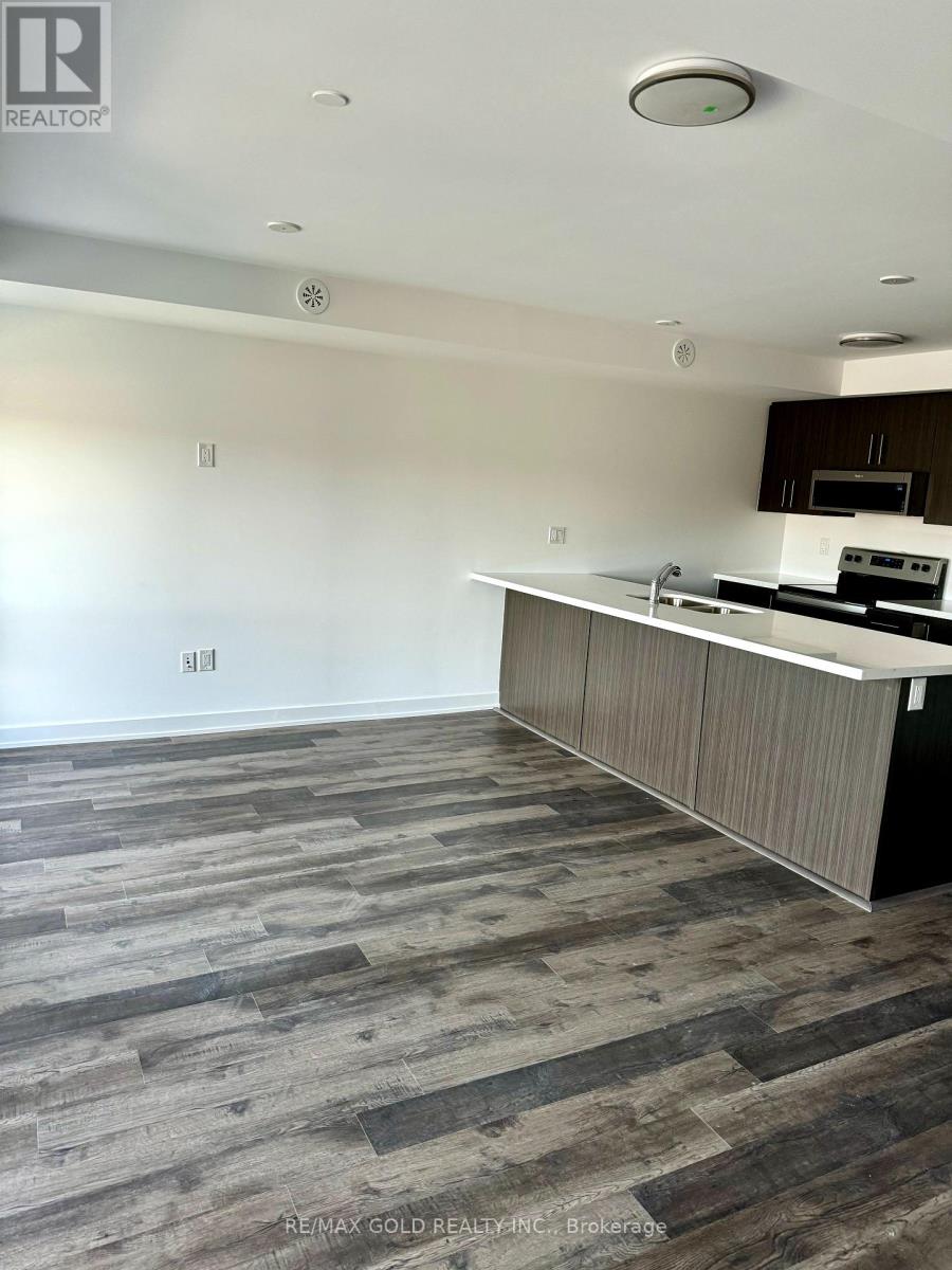 9 - 155 Veterans Drive N, Brampton, Ontario  L7A 5L2 - Photo 4 - W12458886