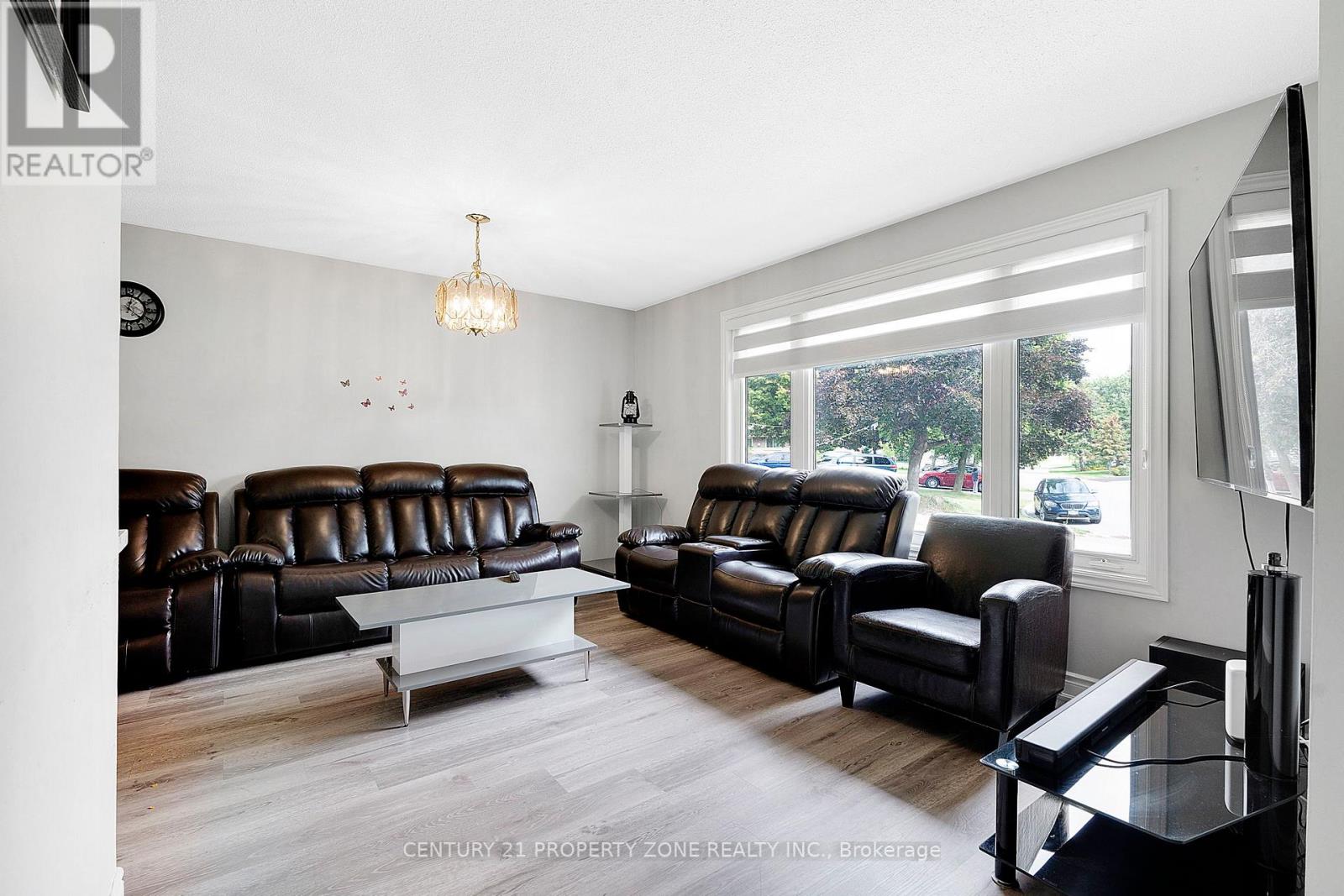 29 Finchley Crescent, Brampton, Ontario  L6T 3P5 - Photo 10 - W12458889