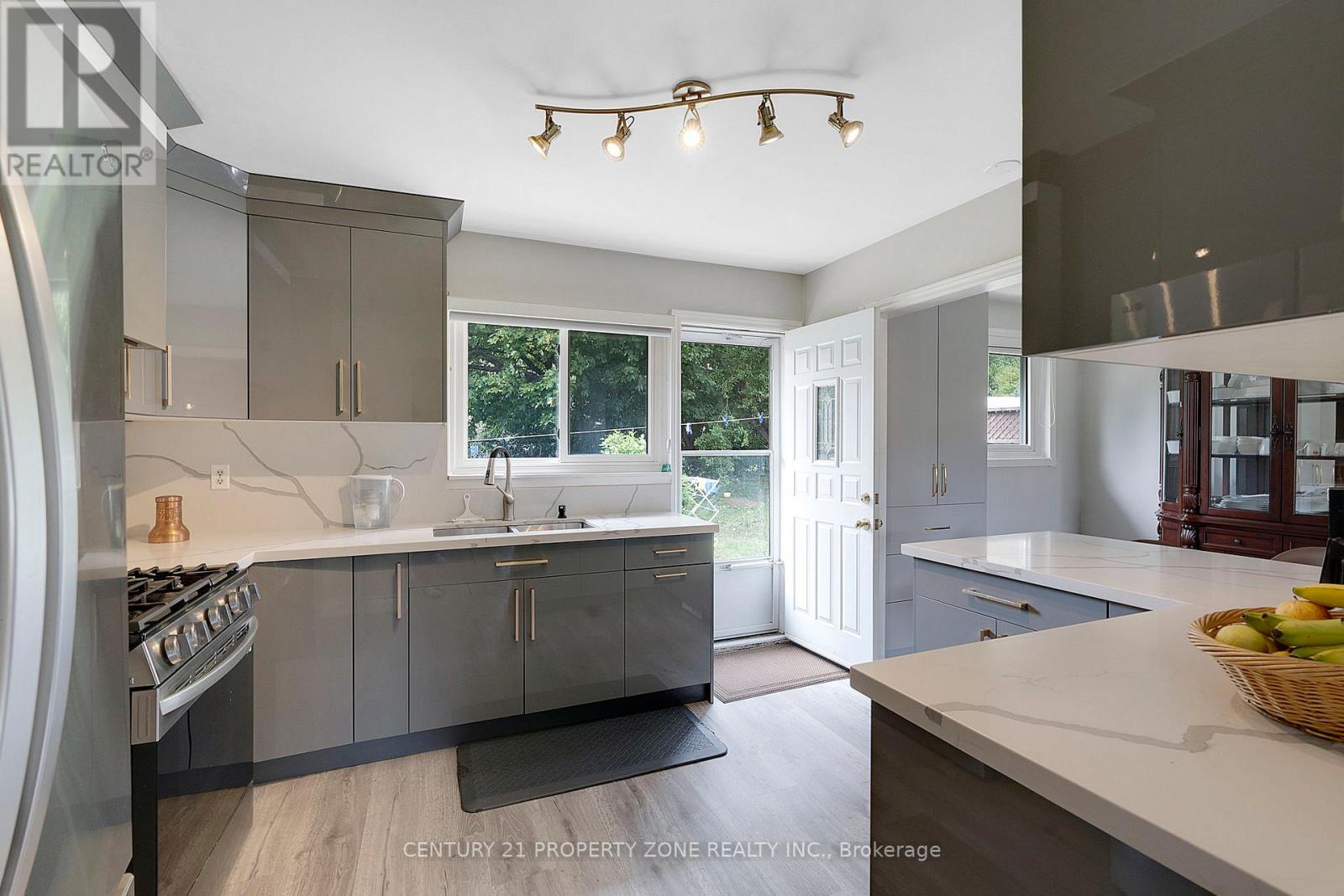 29 Finchley Crescent, Brampton, Ontario  L6T 3P5 - Photo 13 - W12458889