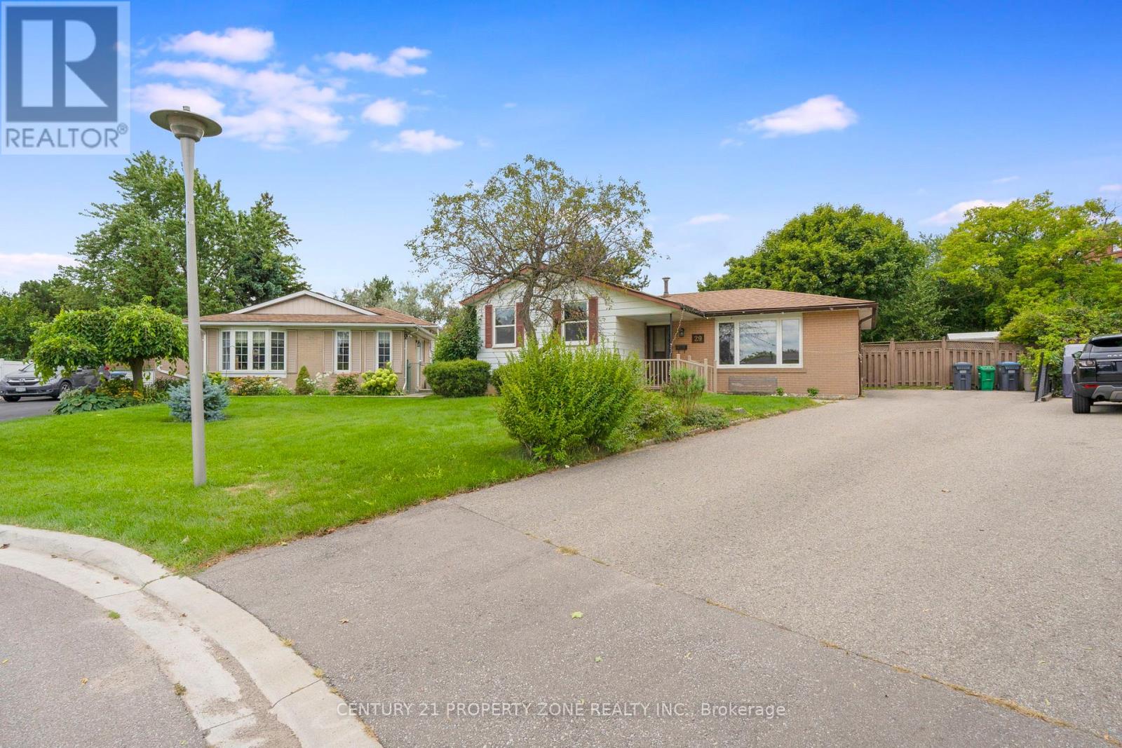 29 Finchley Crescent, Brampton, Ontario  L6T 3P5 - Photo 6 - W12458889