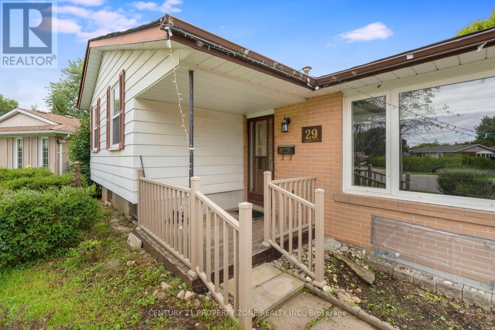 29 Finchley Crescent, Brampton, Ontario  L6T 3P5 - Photo 7 - W12458889