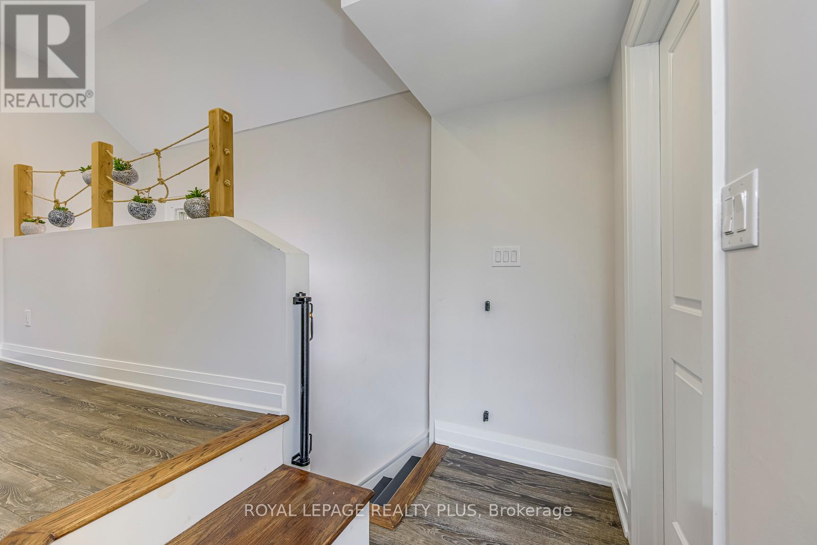 247 Robert Street, Hamilton, Ontario  L8L 2R2 - Photo 21 - X12458868