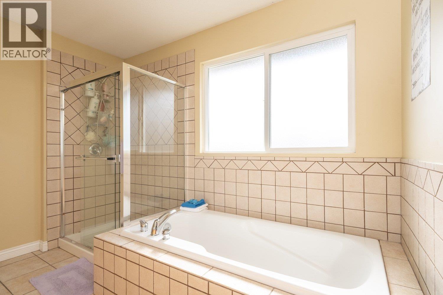23622 111a Avenue, Maple Ridge, British Columbia  V2W 2G1 - Photo 5 - R3055176