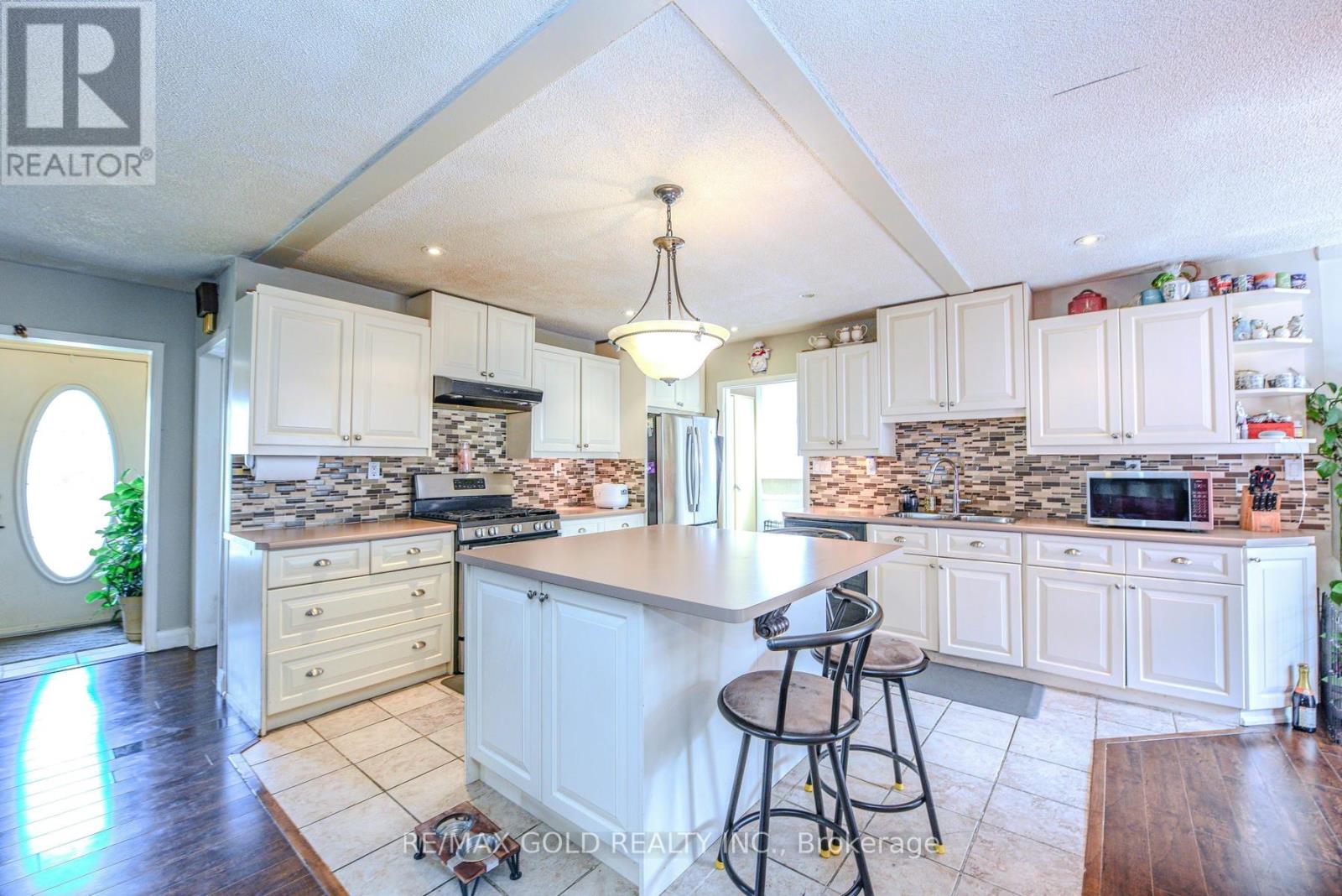 14 Burlington Street, Mississauga, Ontario  L4T 1B7 - Photo 9 - W12458899