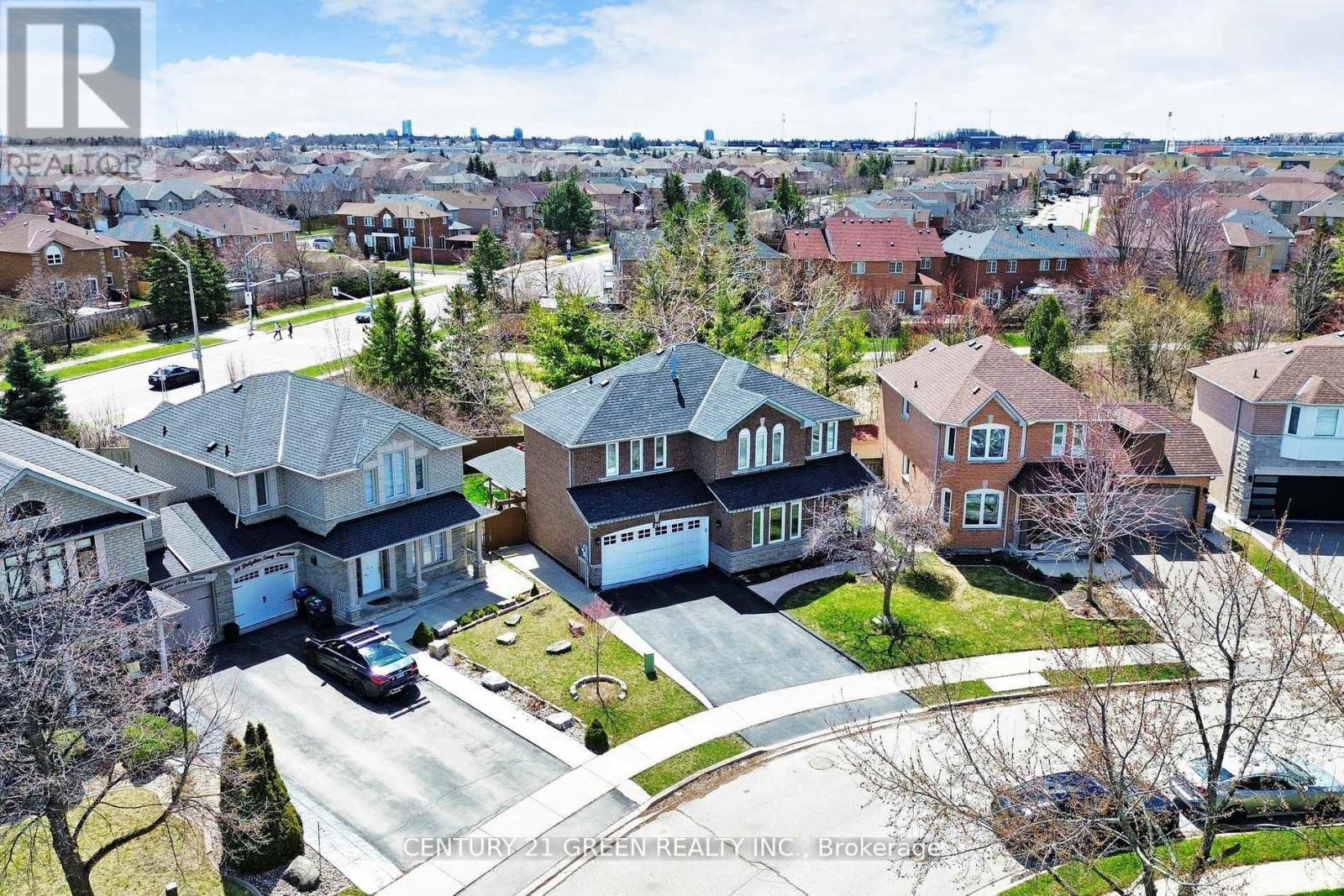 26 Dolphin Song Crescent, Brampton, Ontario  L6R 2A4 - Photo 4 - W12458902