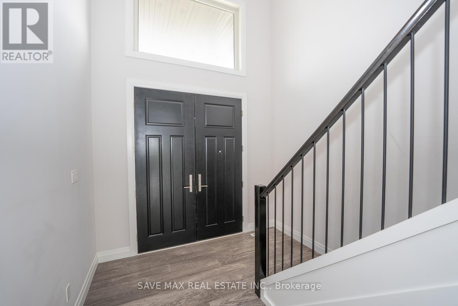 3374 Oriole Drive, London South, Ontario  N6M 0K1 - Photo 11 - X12416996