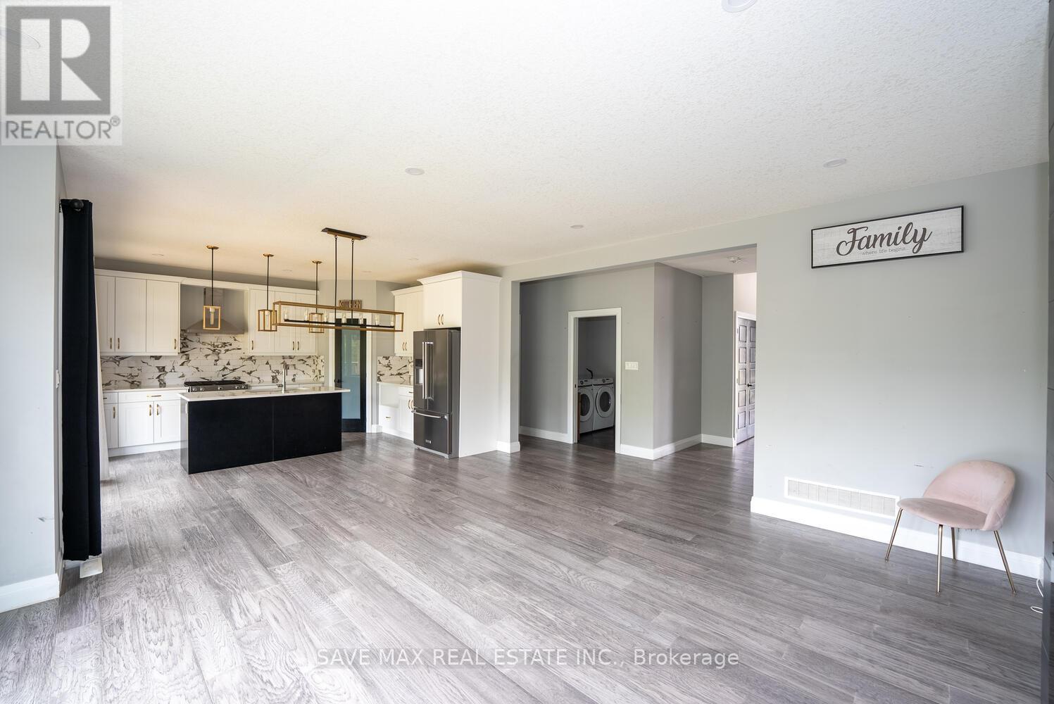 3374 Oriole Drive, London South, Ontario  N6M 0K1 - Photo 13 - X12416996