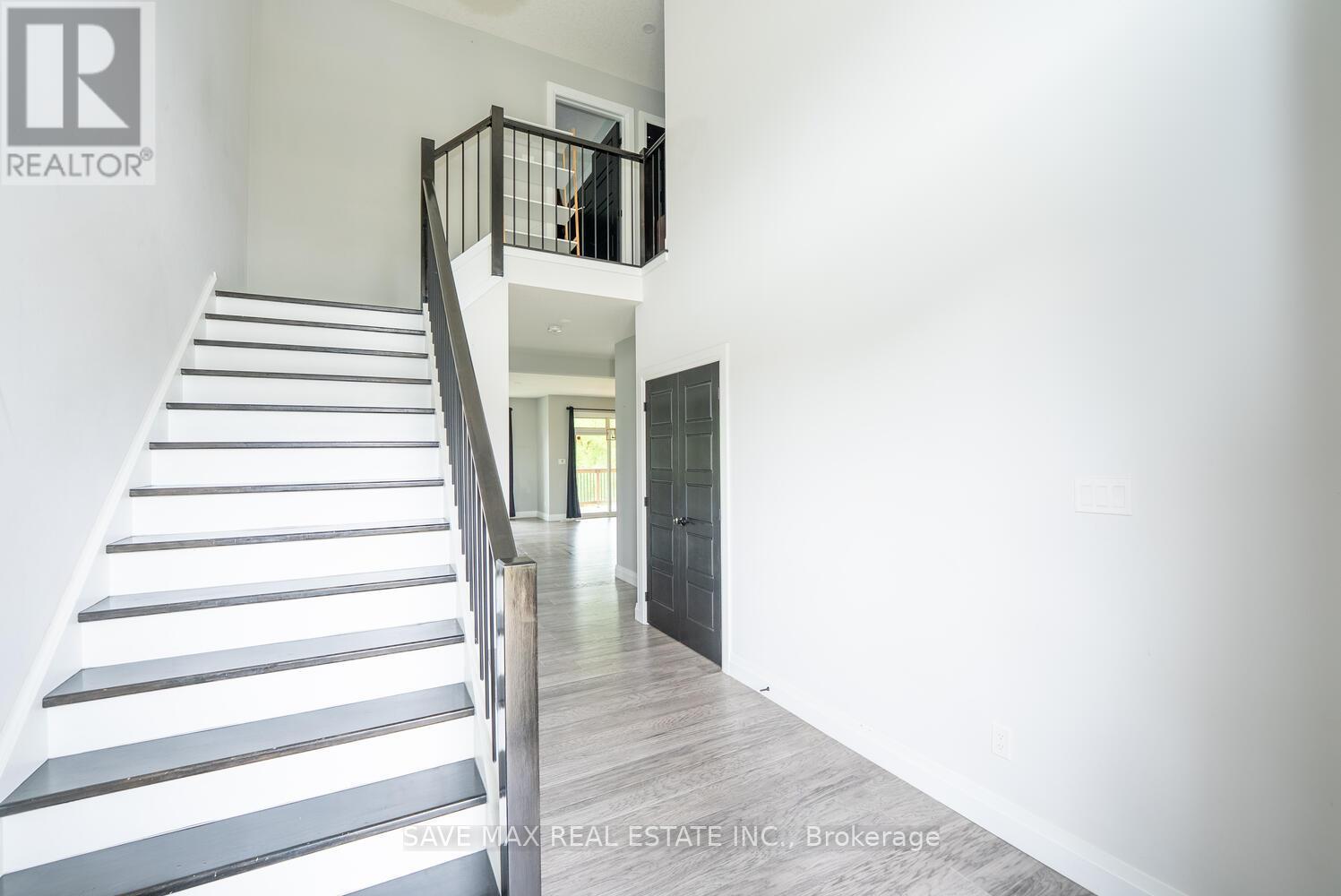 3374 Oriole Drive, London South, Ontario  N6M 0K1 - Photo 10 - X12416996