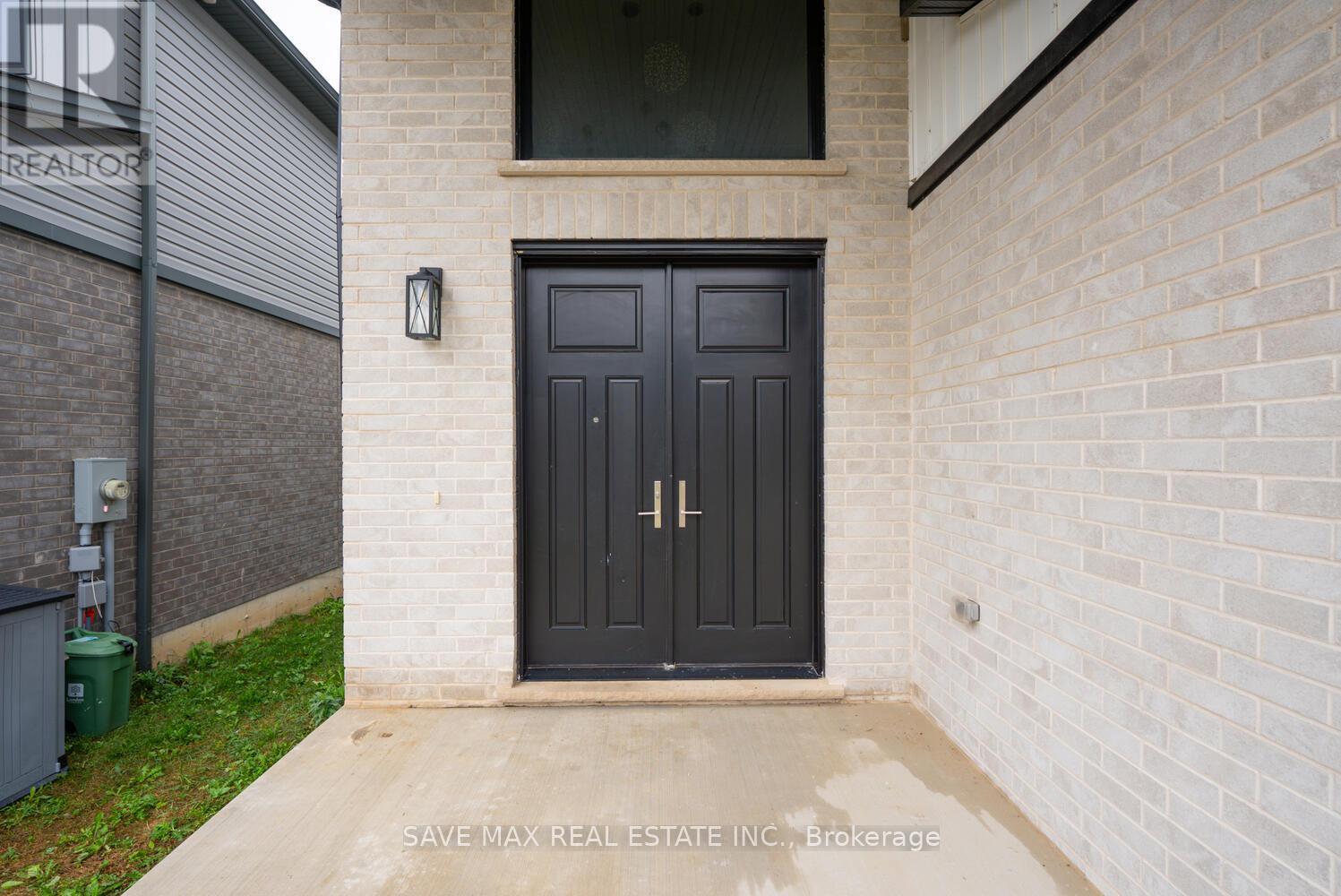 3374 Oriole Drive, London South, Ontario  N6M 0K1 - Photo 8 - X12416996