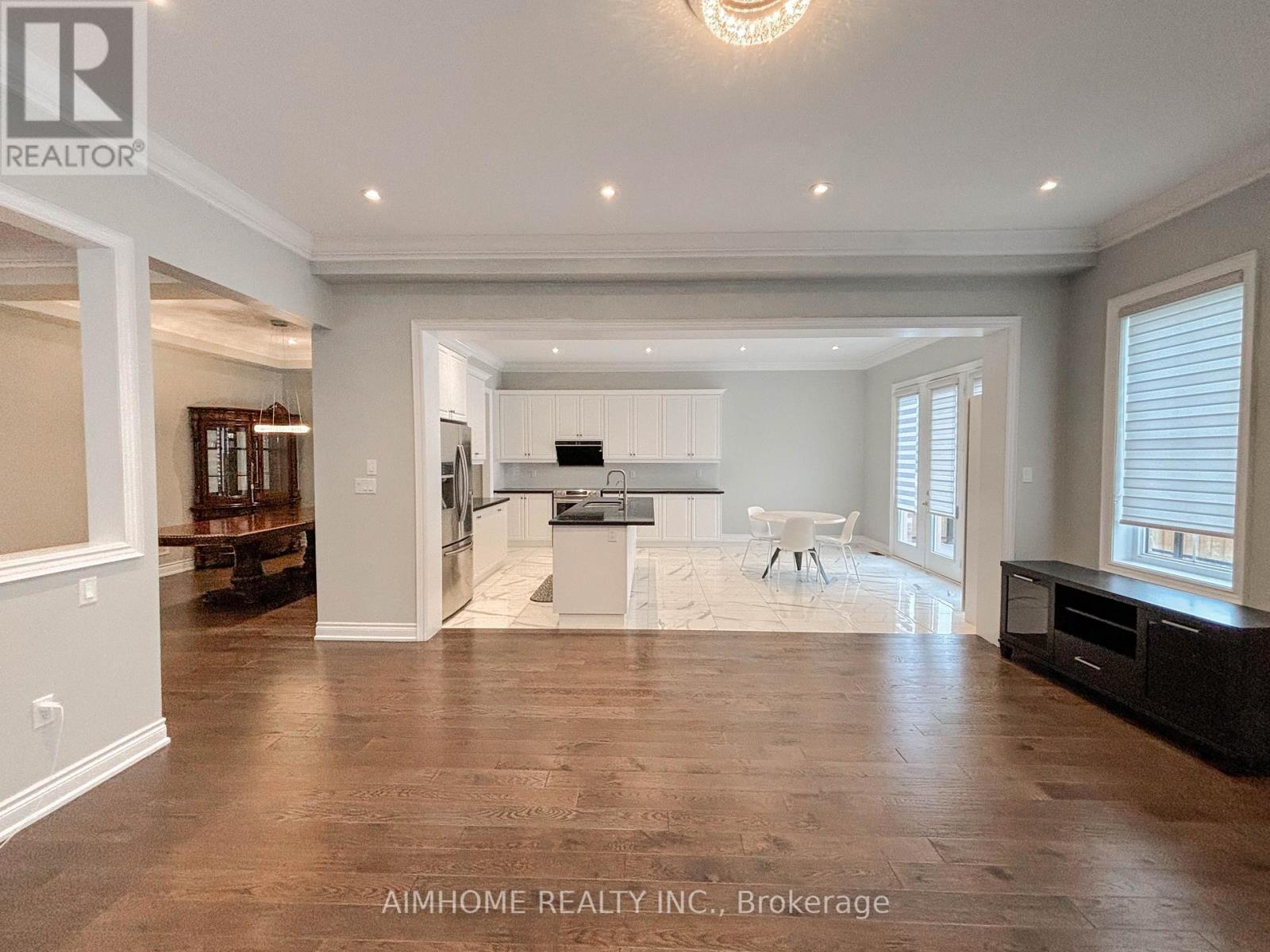 706 Harry Douglas Street, Newmarket, Ontario  L3X 0J8 - Photo 17 - N12458660