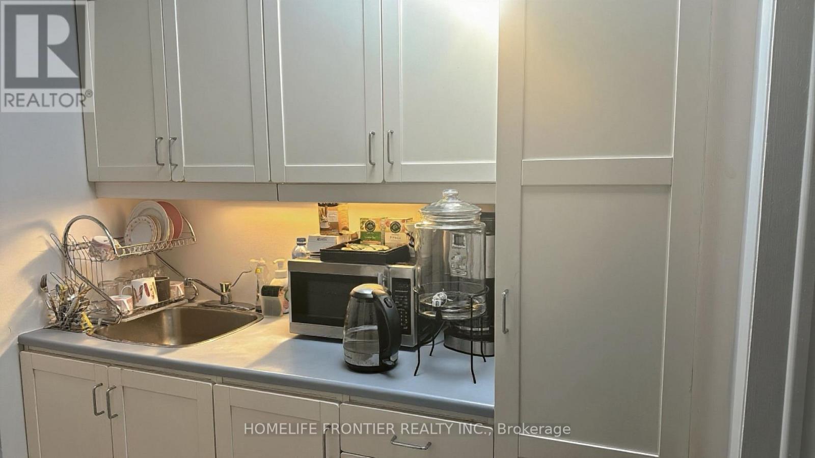 204 - 22 Richmond Street, Richmond Hill, Ontario  L4C 3Y1 - Photo 14 - N12458917