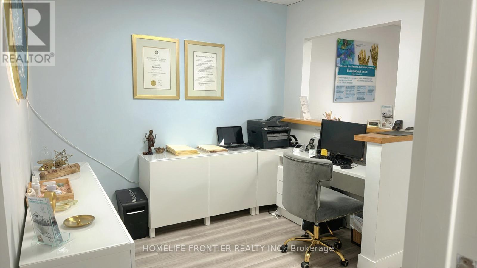 204 - 22 Richmond Street, Richmond Hill, Ontario  L4C 3Y1 - Photo 6 - N12458917