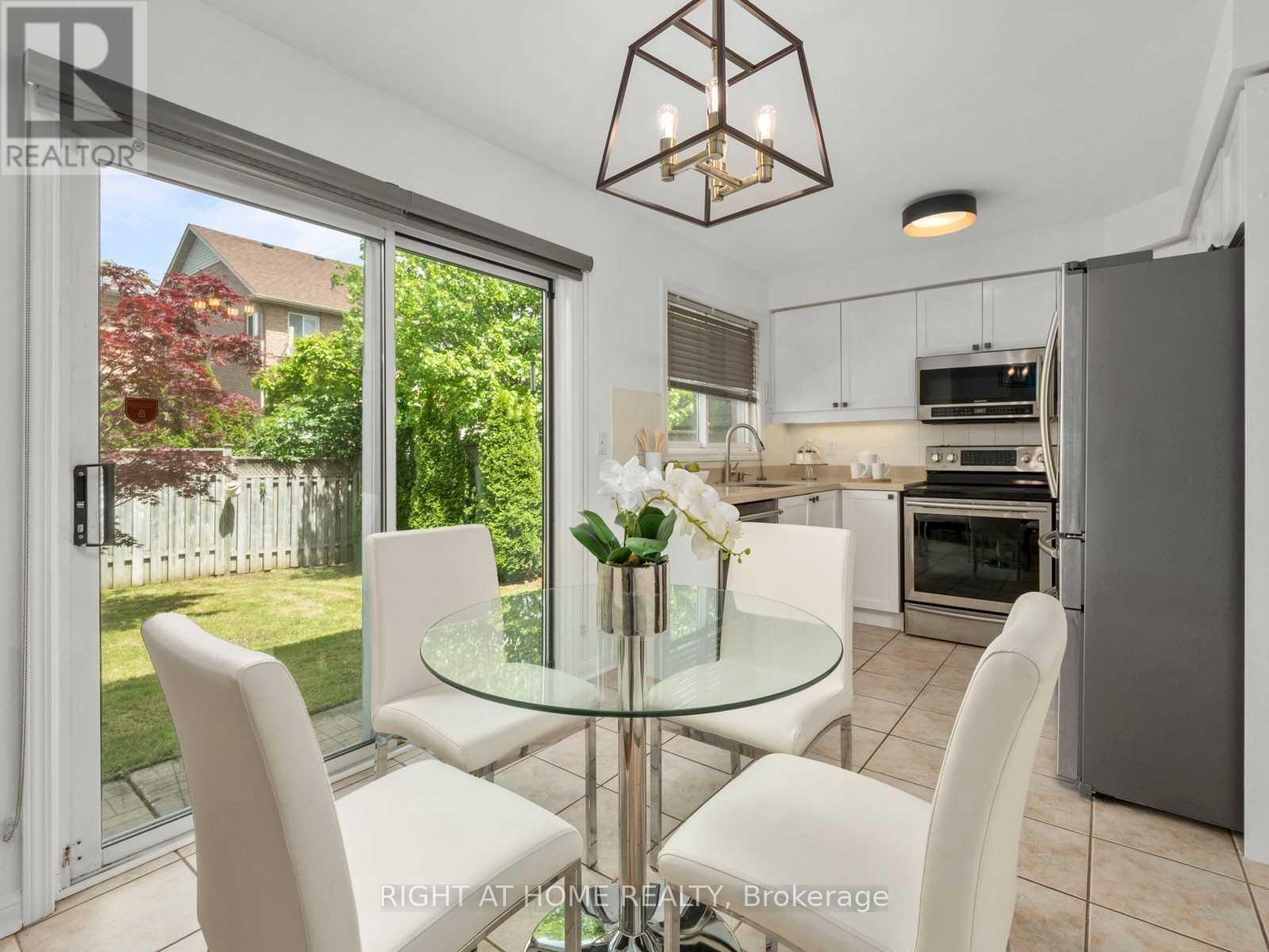 5555 Bridgeport Gate, Mississauga, Ontario  L5M 6N1 - Photo 18 - W12458909