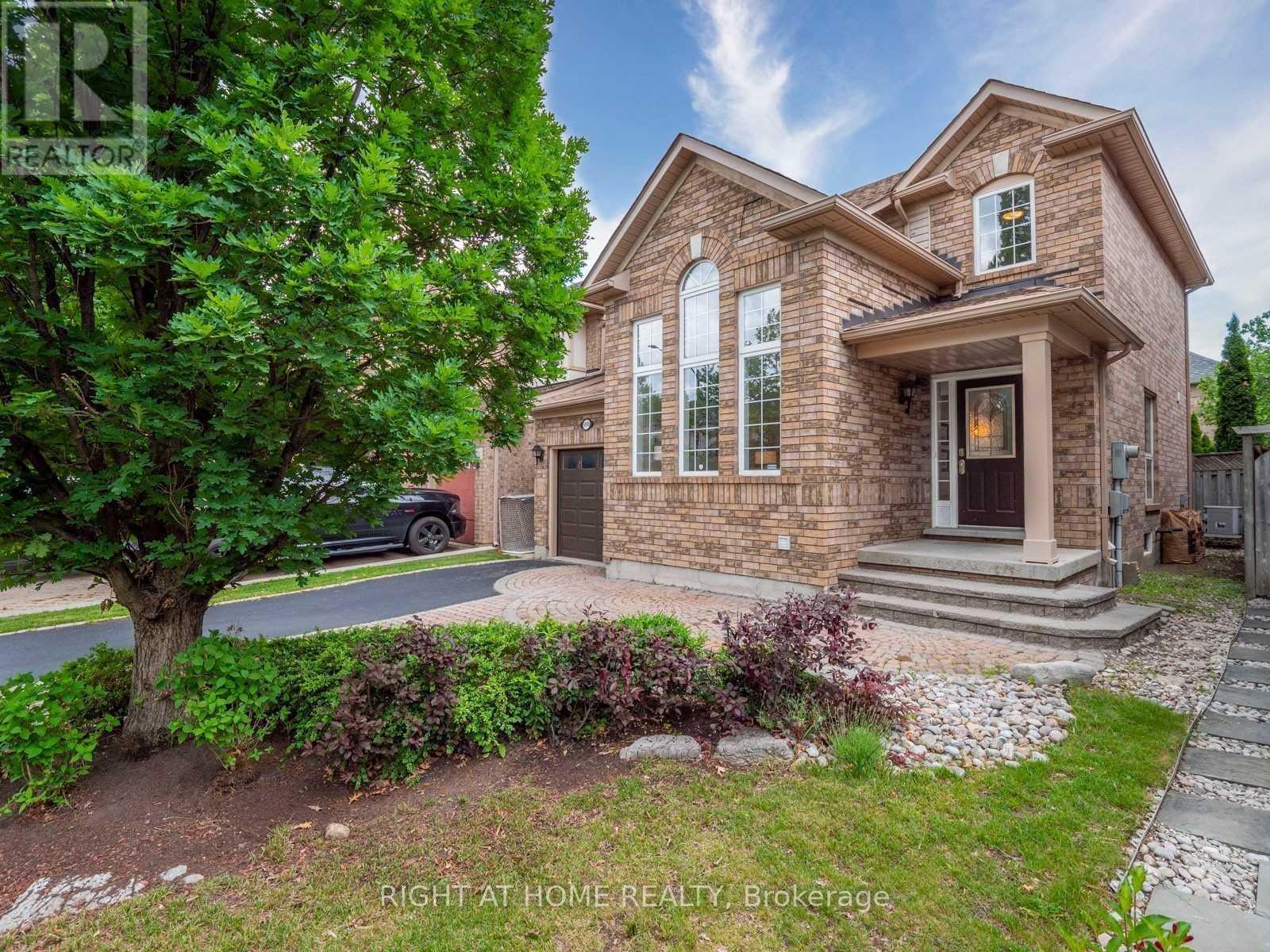 5555 Bridgeport Gate, Mississauga, Ontario  L5M 6N1 - Photo 2 - W12458909
