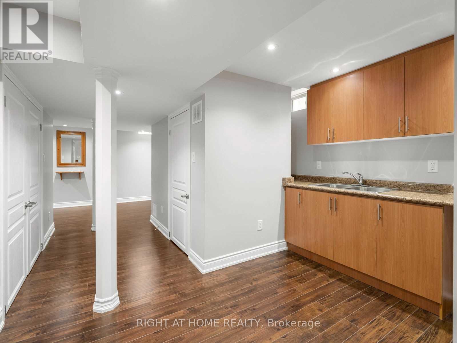 5555 Bridgeport Gate, Mississauga, Ontario  L5M 6N1 - Photo 28 - W12458909