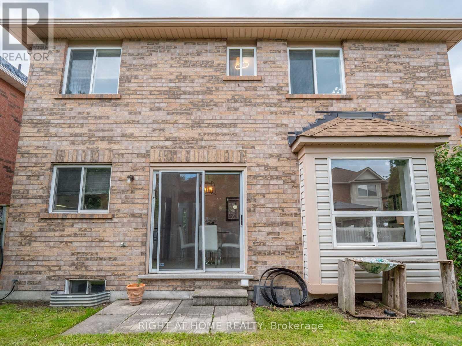 5555 Bridgeport Gate, Mississauga, Ontario  L5M 6N1 - Photo 31 - W12458909