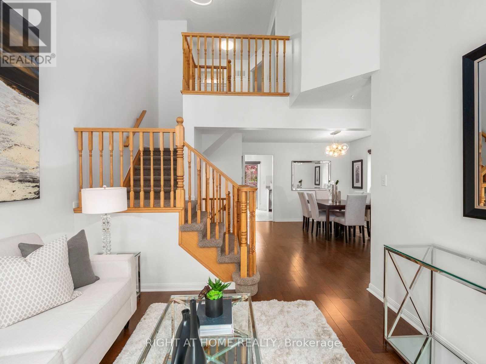 5555 Bridgeport Gate, Mississauga, Ontario  L5M 6N1 - Photo 4 - W12458909