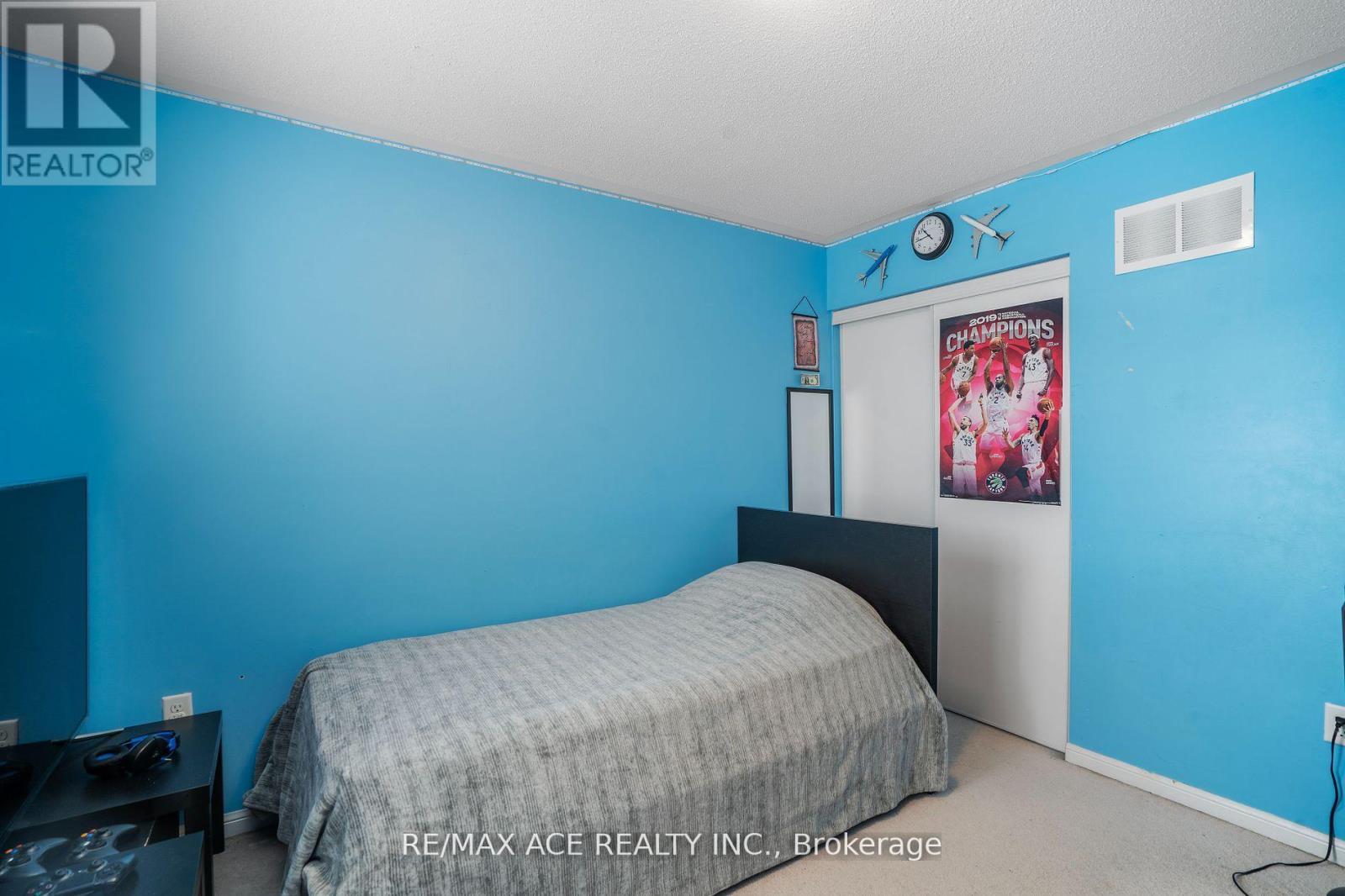 22 Apple Valley Way, Brampton, Ontario  L6P 0W4 - Photo 17 - W12458916