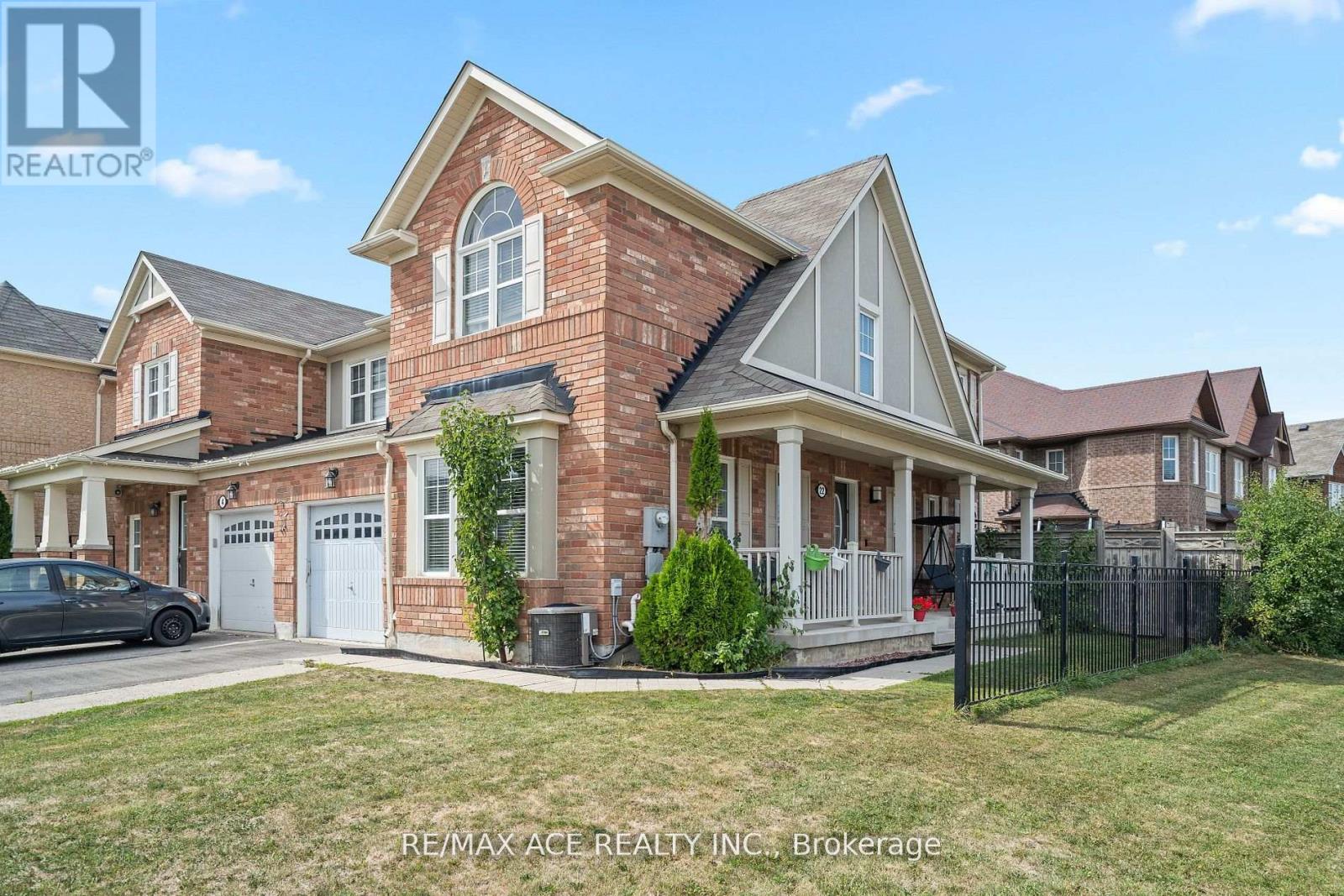 22 Apple Valley Way, Brampton, Ontario  L6P 0W4 - Photo 2 - W12458916